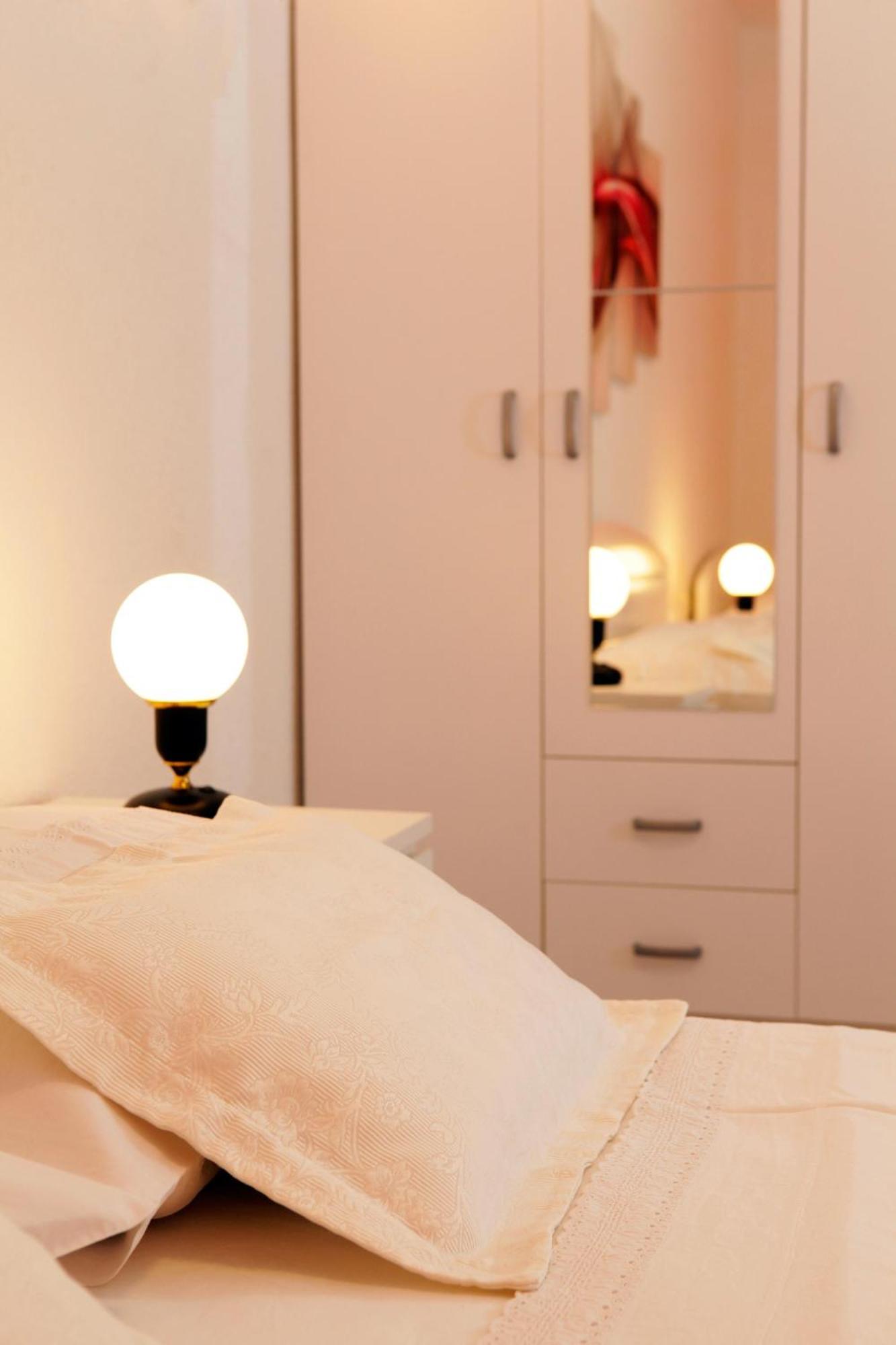 Apartments Toni بول الغرفة الصورة